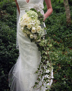 Hydrangea, Rose and Stephanotis French traling - Photo Caroline Haslett 